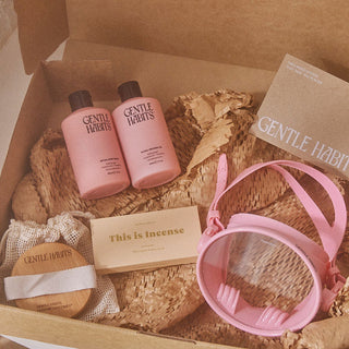 the summer bundle - contains shower oil, body balm, byron bay incense, body brush, dive mask. Colour: pink