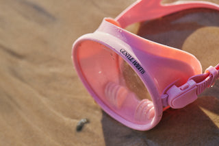 the dive mask in hot pink